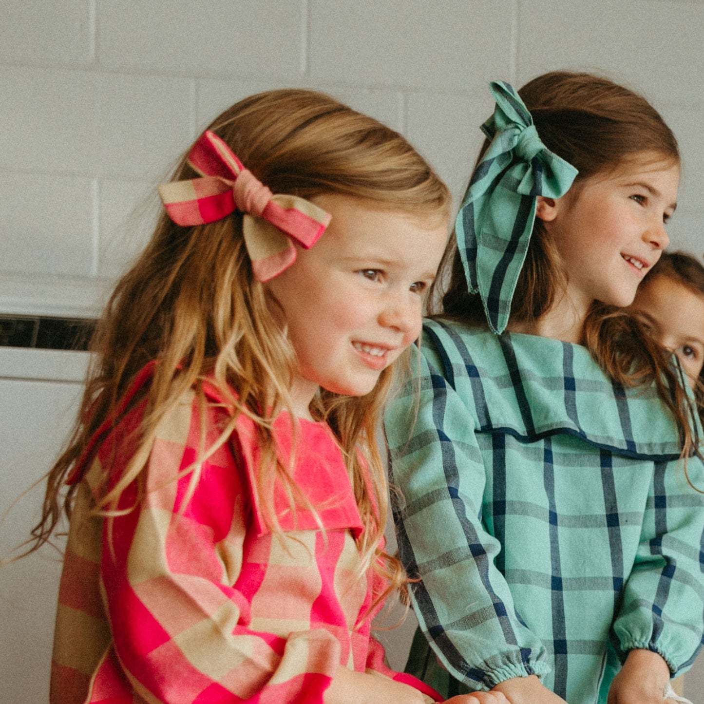 Folklore Las Ninas Medium Bow in Bold Pink